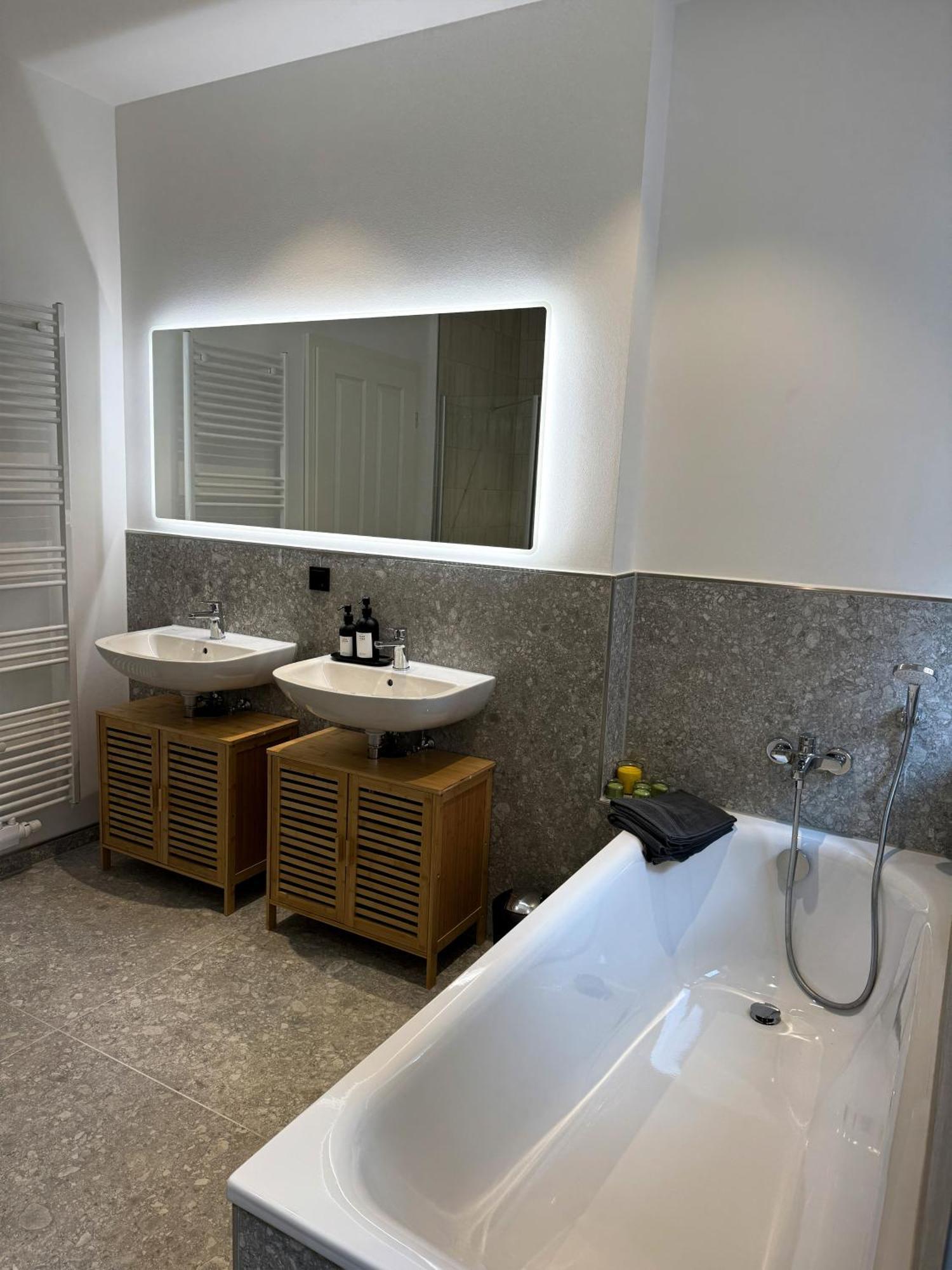 Carl Von Aurora Apartment *